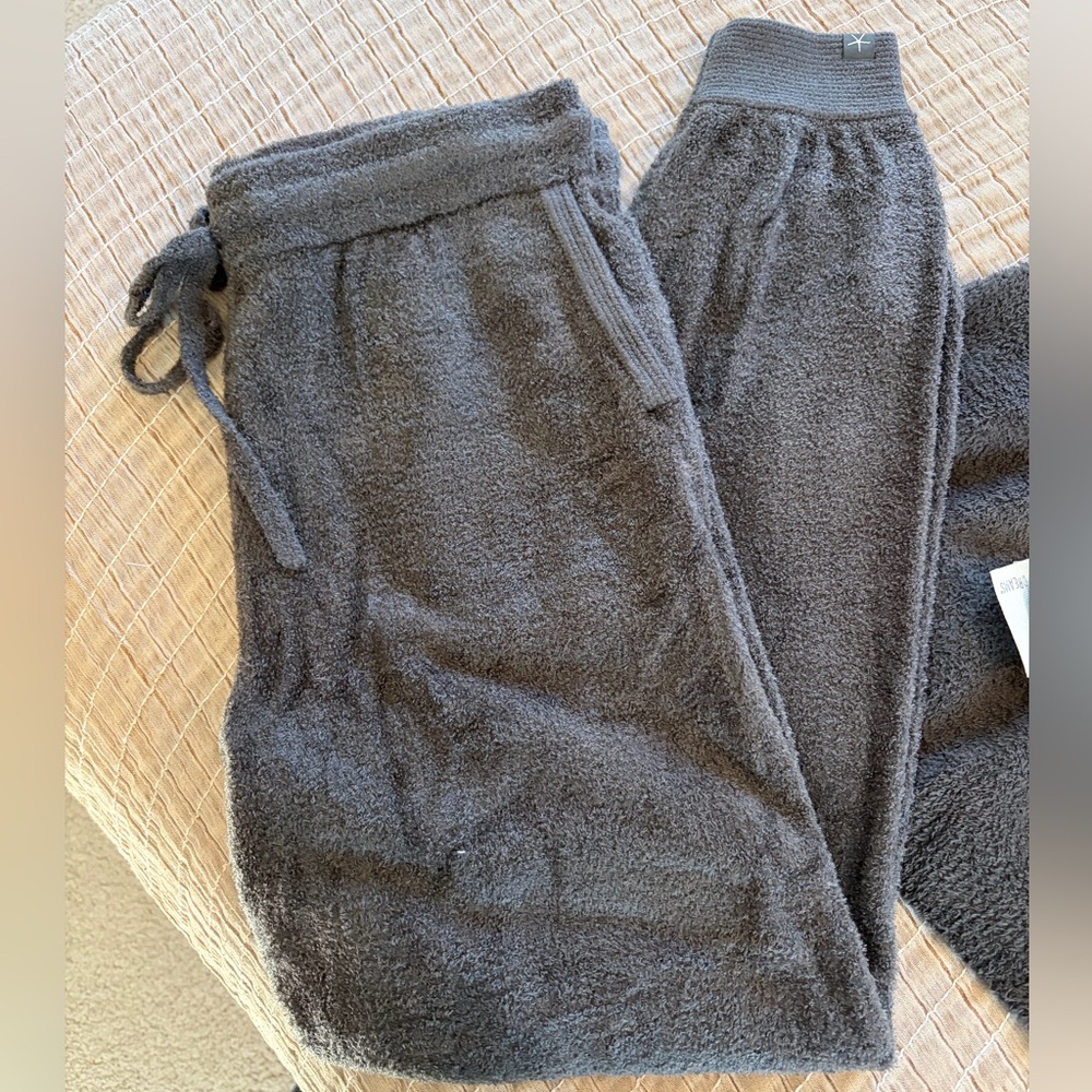 Barefoot Dreams Carbon Pajama Set - Picture 4 of 10